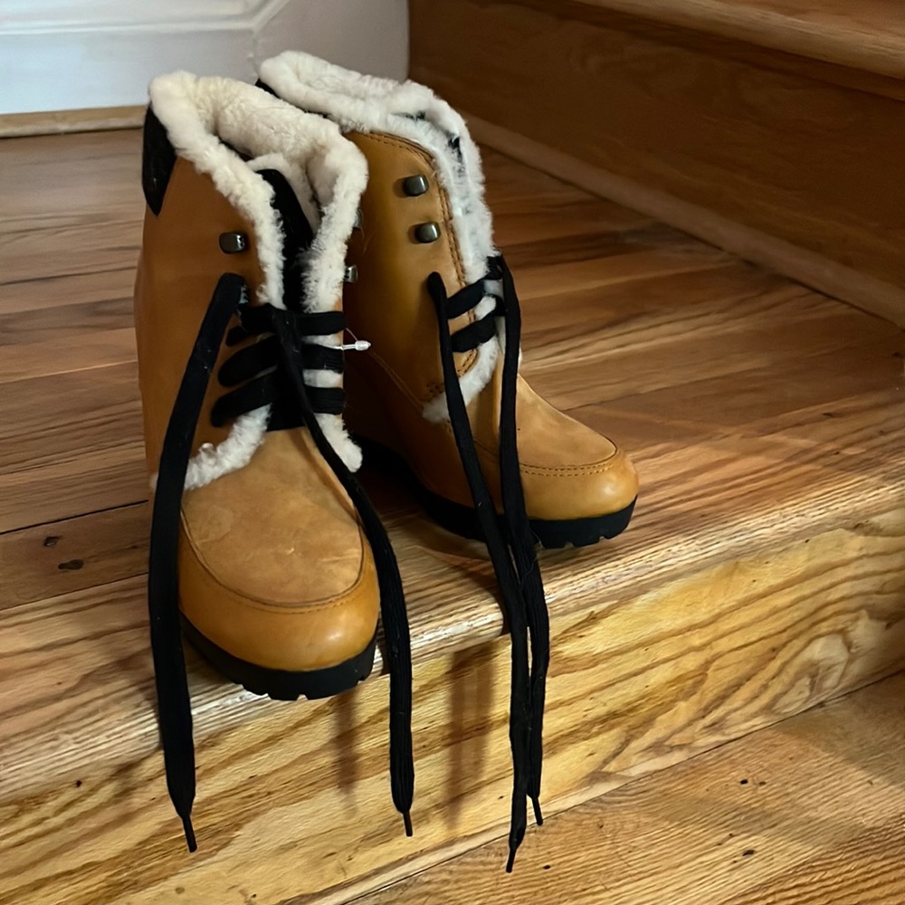Cole Haan Waterproof Tan Leather Boots Size 7